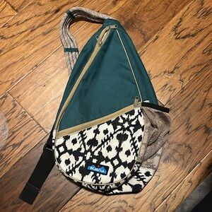 Kavu Original Rope Bag Sling Back Pack EUC!! Multiple pockets for easy access